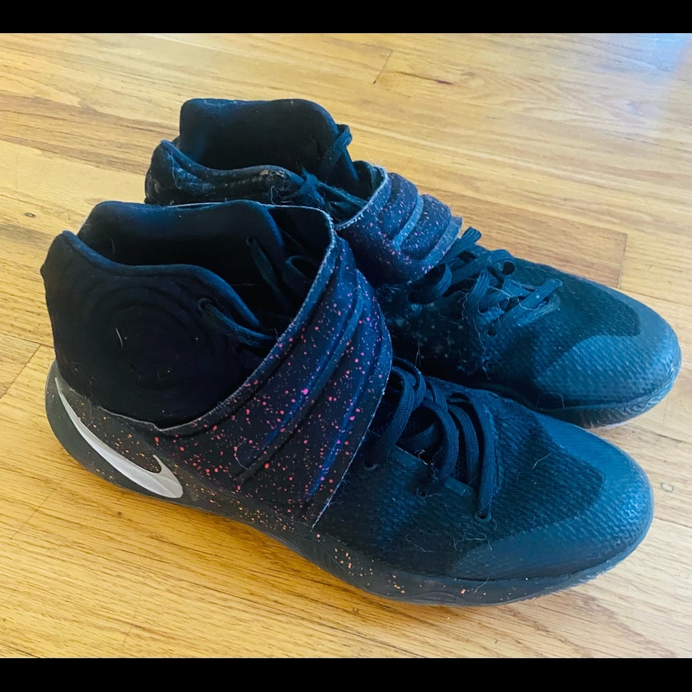 Kyrie Irving Mens Bball shoes size 12